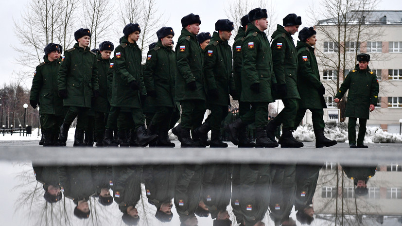 «В целях сохранения профессиональных компетенций»: Путин поручил создать особый порядок призыва выпускников колледжей