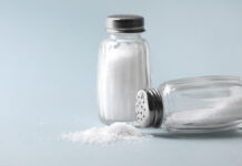 Владислав Даванков и Роспотребнадзор поддерживают здоровые привычки в общепите Natural,Salt,In,Shakers,On,Color,Background,,Space,For,Text