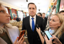 yurij ushakov namekaet na vozmozhnuyu vstrechu putina i trampa  sroki tajny-politgolos-ru-174489904800-0