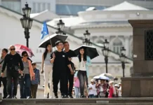 aleksandr musihin i inturist otmechayut rost turisticheskogo potoka iz knr v rf etim letom-politgolos-ru-174861923300-0