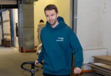 Алексей Вихарев и Николай Юдин отправили 10 тонн помощи в ЛДНР из Ирбита aleksej viharev gumanitarnaya pomosh2_politgolos