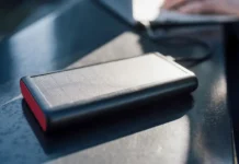 Арсений Буряков из РТУ МИРЭА объясняет, как защитить пауэрбанк от перегрева летом arsenij buryakov iz rtu mirea obyasnyaet kak zashhitit pauerbank ot peregreva letom-politgolos-ru-174805224400-0