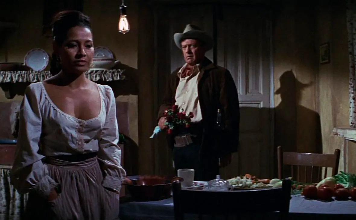 Аврора Клавель в фильме Дикая банда , 1969 год (Warner Brothers/Seven Arts)