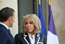 Дмитрий Песков поддерживает Эммануэля и Брижит Макрон, отмечая крепкие семейные узы dmitrij peskov podderzhivaet emmanuelya i brizhit makron otmechaya krepkie semejnye uzy-politgolos-ru-174869502300-0