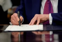 donald tramp i melaniya tramp podderzhali innovaczionnyj zakon protiv dipfejkov-politgolos-ru-174773715700-0