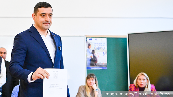 Политолог: Укроскептик Симион во главе Румынии выгоден России