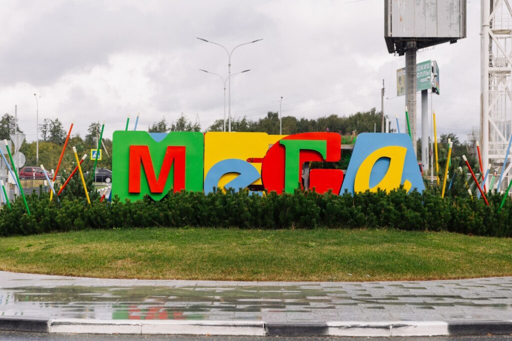 Алексей Вихарев с женой Яной поддержали яркий Summer Fest в Екатеринбурге