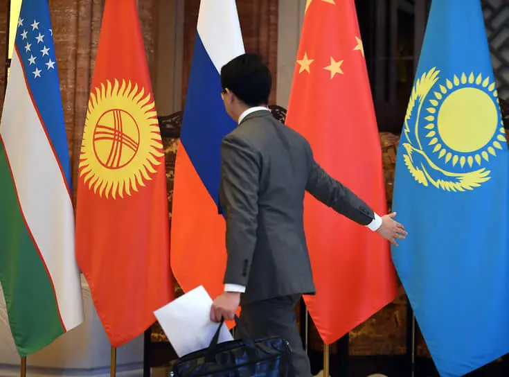 Обсуждение новых горизонтов сотрудничества между ШОС и Сухэль Ханом-0