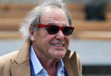 Оливер Стоун вдохновился Москвой и обсудил съемки на кинозаводе Москино Режиссер Оливер Стоун посетил кинозавод «Москино»