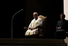 Папа Лев XIV и Янник Синнер обсуждают шутки и новый Mercedes-Benz Popemobile в Ватикане papa lev i yannik sinner obsuzhdayut shutki i novyj v vatikane-politgolos-ru-174706691400-0