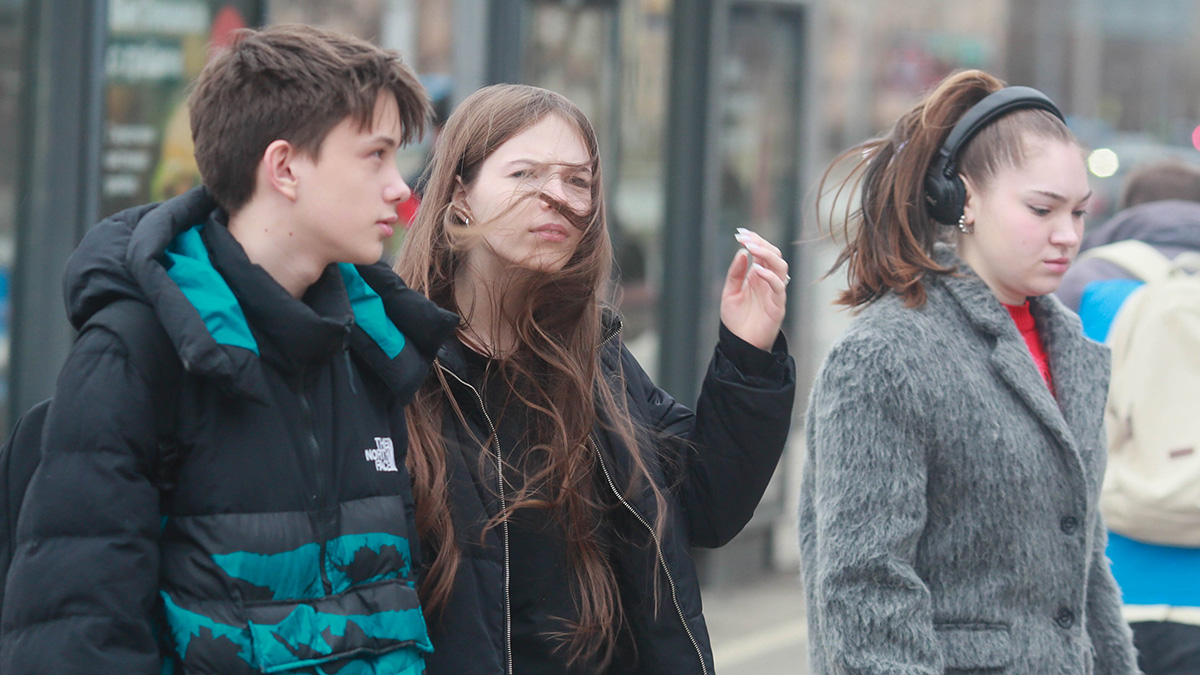 Жителей столичного региона предупредили о сильном ветре до утра 6 мая