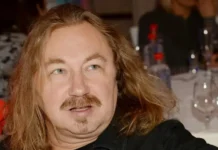 Светлана Митрофановна отмечает юбилей, создавая семейное счастье Игоря Николаева svetlana mitrofanovna otmechaet yubilej sozdavaya semejnoe schaste igorya nikolaeva-politgolos-ru-174843464700-0