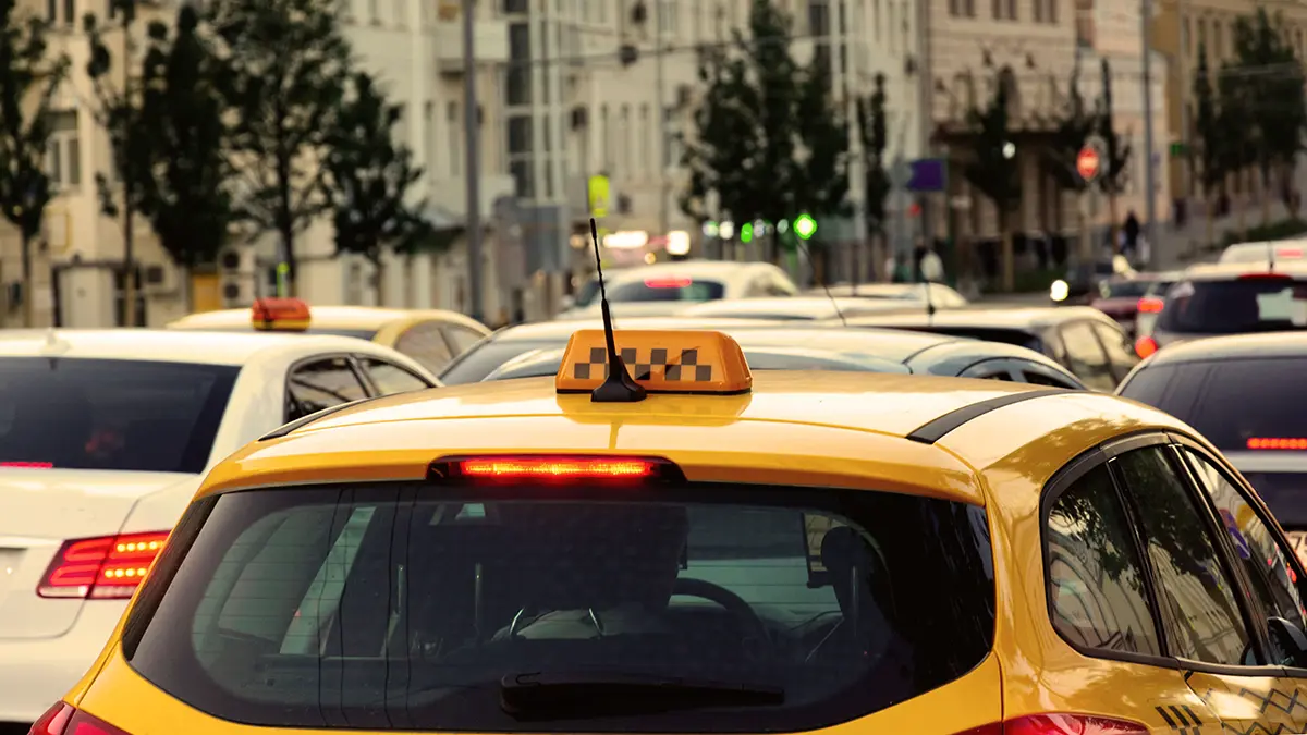 Таксисты поссорились с депутатами Госдумы из-за идеи снизить «детские» тарифы