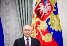 Владимир Путин с улыбкой вспомнил годы службы в КГБ на встрече vladimir putin s ulybkoj vspomnil gody sluzhby v kgb na vstreche-politgolos-ru-174827411600-0