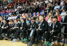 evraz rossijskij futbolnyj soyuz i nizhnij tagil boryutsya za pobedu na pole stalnoj voli-politgolos-ru-0