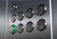 Петр Бирюков рассказал о масштабном обновлении лифтового парка на севере Москвы petr biryukov rasskazal o masshtabnom obnovlenii liftovogo parka na severe moskvy-politgolos-ru-0