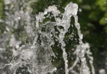 В Томаровке школьница Рита погибла от удара током в фонтане v tomarovke shkolnicza rita pogibla ot udara tokom v fontane-politgolos-ru-174893852900-0