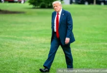 donald tramp planiruet izmenit voennuyu pomoshh ukraine ugrozhaya rossii-politgolos-ru-0