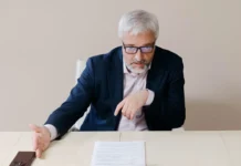 Евгений Примаков рвется защитить релокантов! Чем ответит власть? evgenij primakov rvetsya zashhitit relokantov chem otvetit vlast-politgolos-ru-0