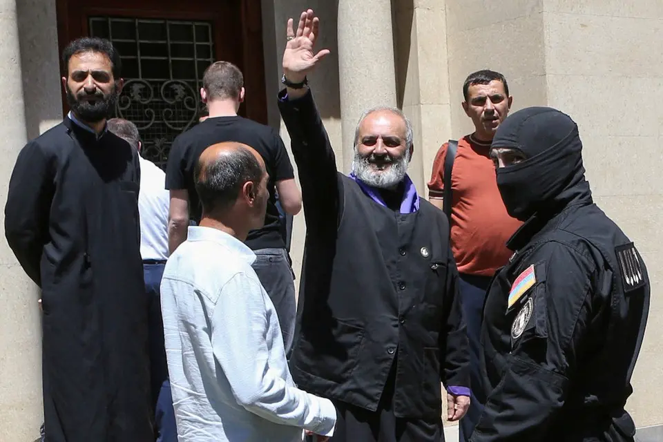 Микаэла Аджапахяна арестовали по обвинениям в призывах к захвату власти и подготовке госпереворота.