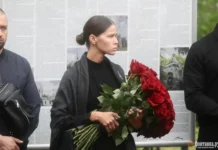 v sanktpeterburge prohodyat traurnye meropriyatiya v pamyat o romane starovojte-politgolos-ru-0
