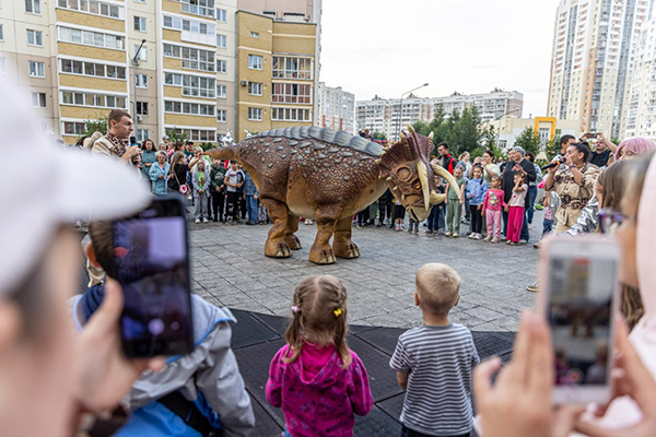 Алексей Вихарев закрепил двор ЖК Калиновский за городом