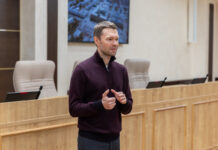 Алексей Вихарев ведет приёмы на предприятиях aleksei viharev viezdnoi priem8_politgolos