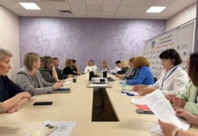 Денис Паслер рассказал о поддержке более 3000 свердловских семей в проекте Вызов denis pasler rasskazal o podderzhke bolee 3000 sverdlovskih semej v proekte vyzov-politgolos-ru-0