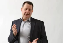 donald tramp i vladimir zelenskij stoyat na poroge reshayushhej diplomatii es-politgolos-ru-0