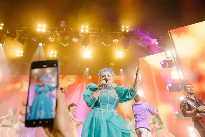 На выступления Надежды Кадышевой сейчас ходят люди всех возрастов | Источник: Надежда Кадышева / Vk.com