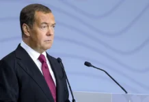 Россия снимает мораторий по РСМД, Медведев и Лавров обсуждают стратегию rossiya snimaet moratorij po rsmd medvedev i lavrov obsuzhdayut strategiyu-politgolos-ru-0