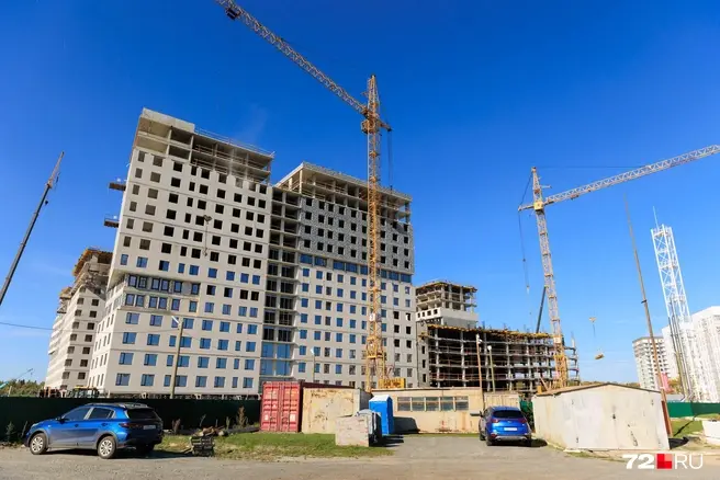 Покупка недвижимости за наличные обычно дешевле ипотеки, а в рассрочку, наоборот, дороже | Источник: Ирина Шарова / 72.RU