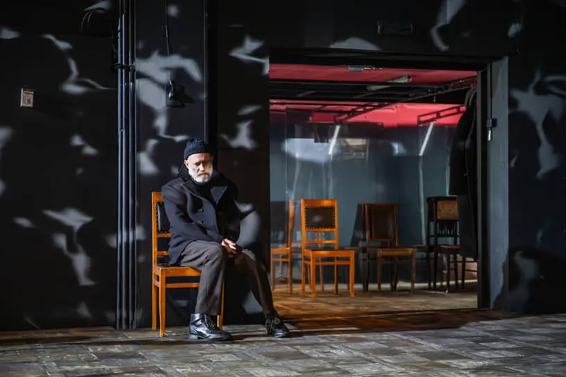 Старый Байбак (Александр Лушин) придает истории Лапшина беккетовские оттенки