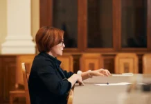 Эльвира Набиуллина сообщает о снижении ключевой ставки Центробанком России elvira nabiullina soobshhaet o snizhenii klyuchevoj stavki czentrobankom rossii-politgolos-ru-0