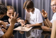 Лаборатория культуры жестового языка «Тебя слышно» получает поддержку Фонда президентских грантов от Юлии Ярошевской laboratoriya kultury zhestovogo yazyka tebya slyshno poluchaet podderzhku fonda prezidentskih grantov ot yulii yaroshevskoj-politgolos-ru-0