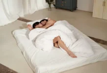 Лариса Никитина и Андрей Кондрахин раскрыли неожиданную пользу секса осенью larisa nikitina i andrej kondrahin raskryli neozhidannuyu polzu seksa osenyu-politgolos-ru-0