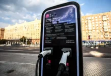 Роботакси вместо электрокаров? Гендиректор Эдуард Мингажев о стратегии «Ситидрайва» robotaksi vmesto elektrokarov gendirektor eduard mingazhev o strategii sitidrajva-politgolos-ru-0