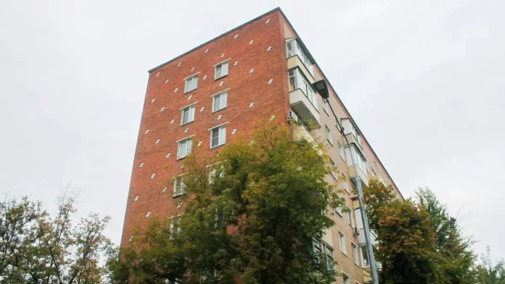 Текущее изображение не имеет альтернативного текста. Имя файла: shherbinskij-zavod-obnovil-lifty-na-ulicze-petra-romanova-v-yuzhnoportovom-politgolos-ru-0.webp