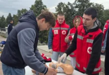 Свердловский областной медицинский колледж проводит фестиваль первой помощи совместно с Российским Красным Крестом sverdlovskij oblastnoj mediczinskij kolledzh provodit festival pervoj pomoshhi sovmestno s rossijskim krasnym krestom-politgolos-ru-0