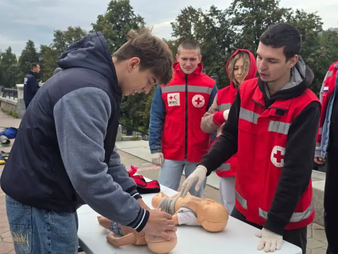Свердловский областной медицинский колледж проводит фестиваль первой помощи совместно с Российским Красным Крестом-0