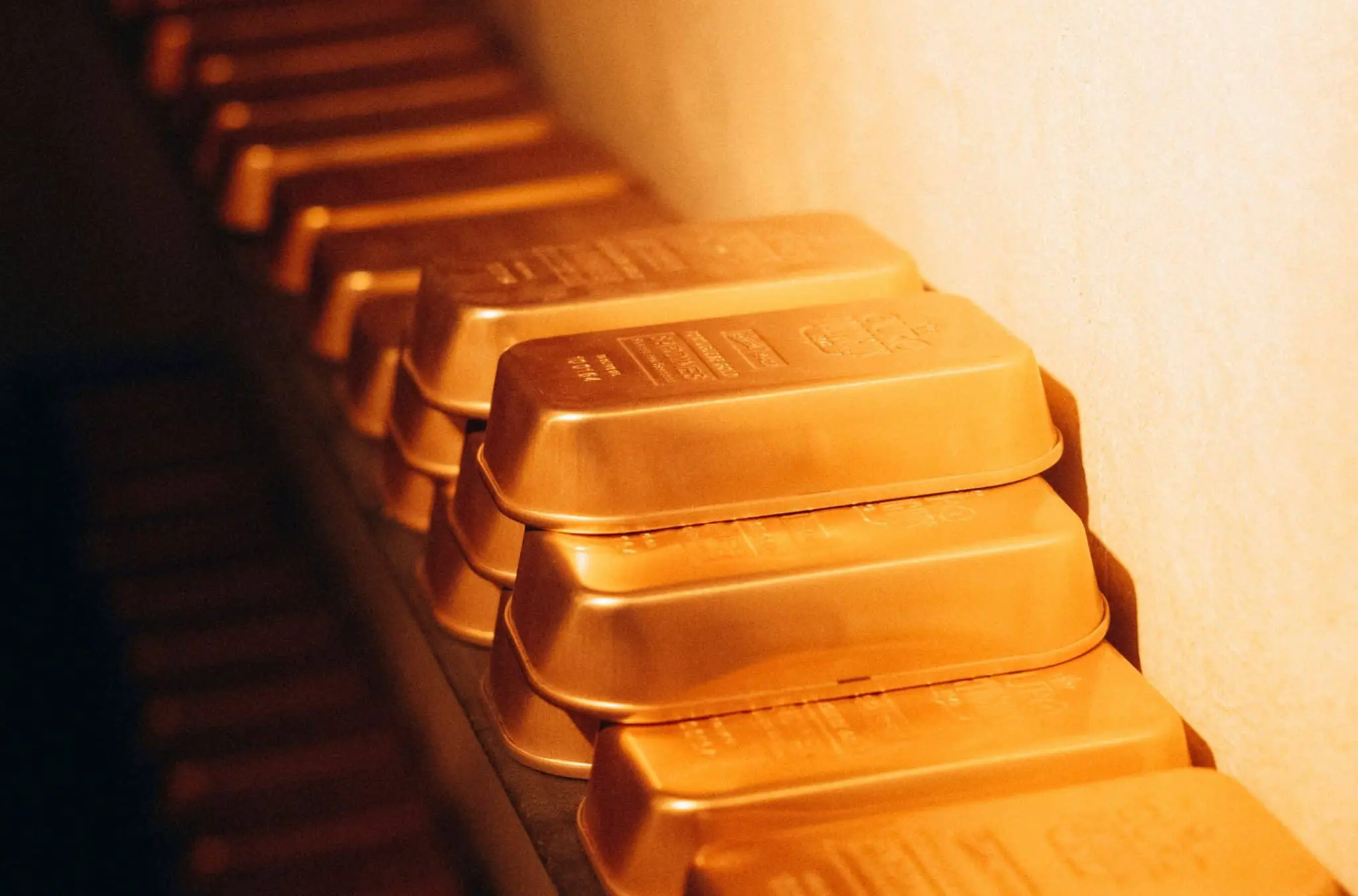 Юлия Стародумова о оптимизме золота и серебра в условиях политики Банка России-0