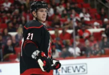 Александр Никишин из Каролины Харрикейнз успешно сыграл против Нью-Йорк Айлендерс aleksandr nikishin iz karoliny harrikejnz uspeshno sygral protiv nyujork ajlenders-politgolos-ru-0