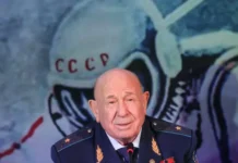 Алексей Леонов прошел путь от дружбы с Гагариным до рукопожатия с Томасом Стаффордом aleksej leonov proshel put ot druzhby s gagarinym do rukopozhatiya s tomasom staffordom-politgolos-ru-0