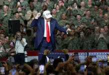 Дональд Трамп устроил танец на USS George Washington под Village People donald tramp ustroil tanecz na pod -politgolos-ru-0