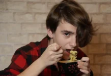 Эльвина Бинатова объяснила влияние лапши быстрого приготовления на здоровье elvina binatova obyasnila vliyanie lapshi bystrogo prigotovleniya na zdorove-politgolos-ru-0