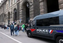 В Лувре обнаружено еще одно украшение из украденных ценностей Евгении де Монтихо v luvre obnaruzheno eshhe odno ukrashenie iz ukradennyh czennostej evgenii de montiho-politgolos-ru-0