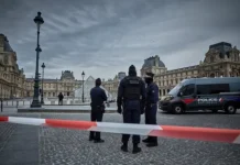 В Лувре в Париже произошла кража реликвий Наполеона и императрицы v luvre v parizhe proizoshla krazha relikvij napoleona i imperatriczy-politgolos-ru-0