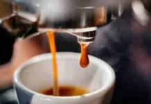 Василий Плотников и Маргарита Королёва о кофе для подростков и здоровом рационе vasilij plotnikov i margarita korolyova o kofe dlya podrostkov i zdorovom raczione-politgolos-ru-0