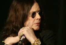 Веселый Сидни, внук Оззи Осборна, устроил хэллоуинскую пародию на трюк деда! veselyj sidni vnuk ozzi osborna ustroil hellouinskuyu parodiyu na tryuk deda-politgolos-ru-0