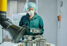 Заводы Москвы признают ценность ветеранов труда от Полет-Хронос до ЭЛИНС zavody moskvy priznayut czennost veteranov truda ot polethronos do elins-politgolos-ru-0